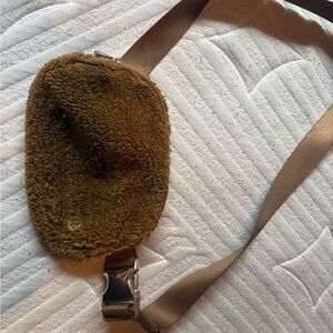Lulu lemon Cozy Faux Shearling Belt Bag in Olive Brown